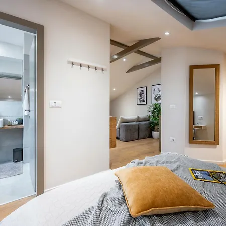 Luxe Mr.m * Пула